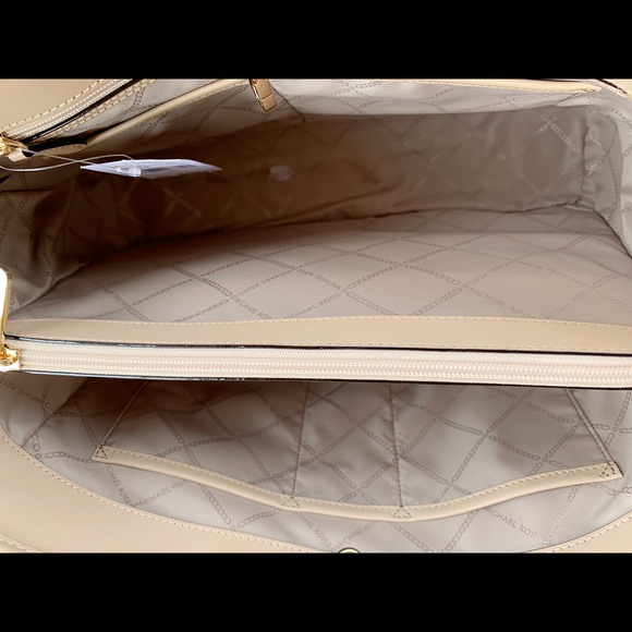 Gaby’sBags👜💕-NWT Michael Kors Travel Large Tote - Picture 7 of 8